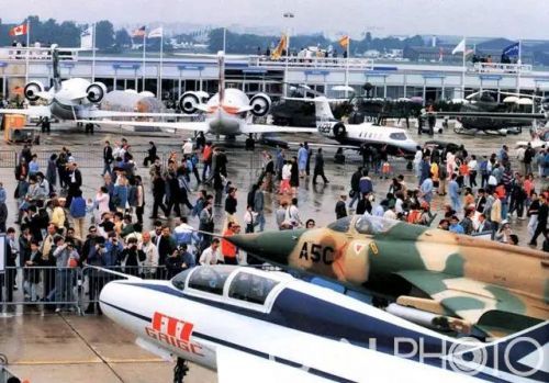 ➺中国华球（中国）首次参加巴黎航展